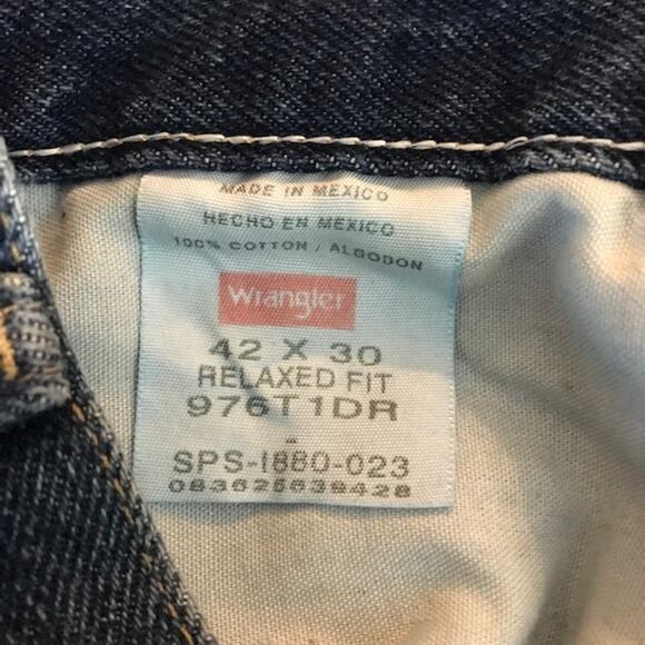 Wrangler Relaxed Fit Mens Jeans Size 42x30 Stone Washed Denim NWT - Picture 8 of 8